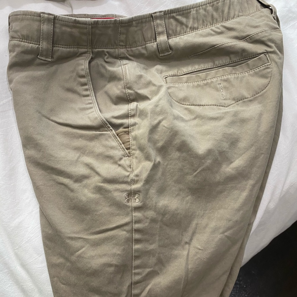 Under armour golf shorts size 32